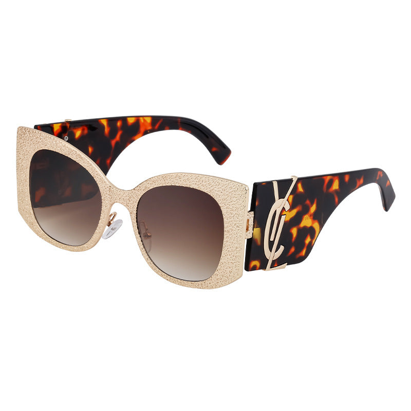 2025New Style Personality Wide Mirror Leg Sunglasses European and American Fashion Sunglasses for Women High-end Large Frame Outdoor Street Shooting Glasses