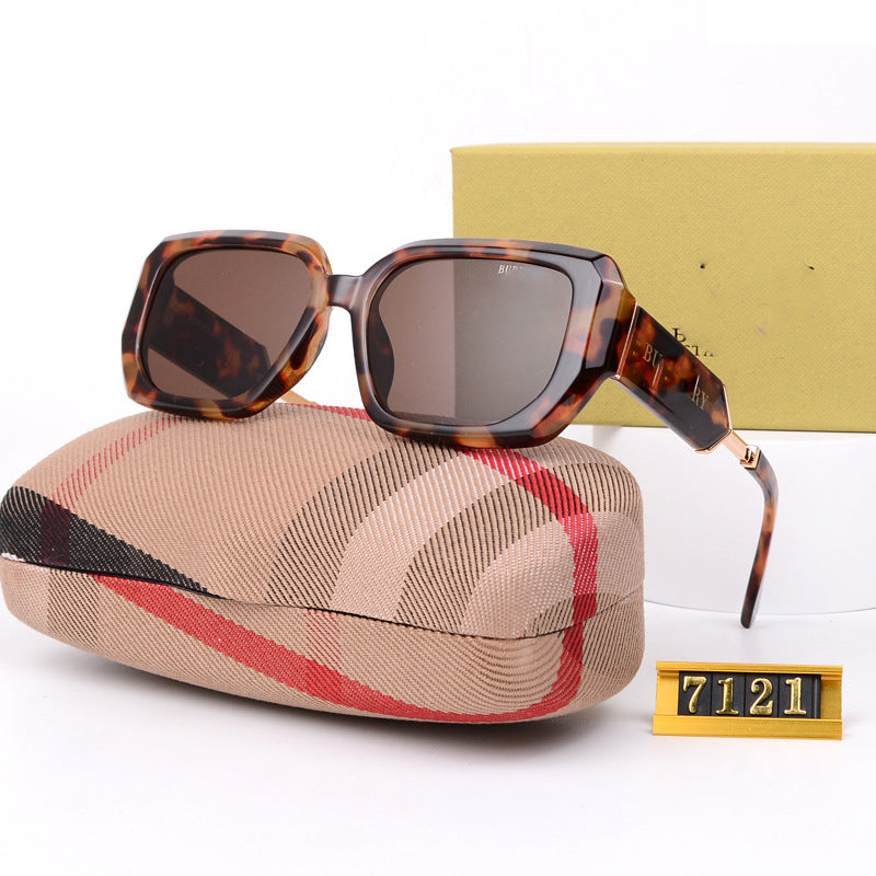 Large Frame B European and American retro women's letter sunglasses ins Internet Celebrity Street Style Square Sunglasses Trendy Versatile Fashion Big Brand