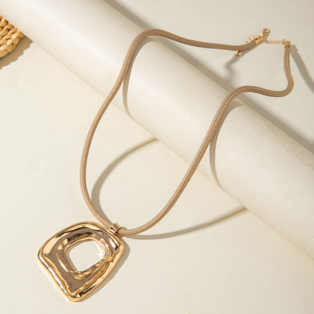 European and American New Style Personality Mesh Round Pendant Necklace for Women Elegant Simple Textured Round Pendant Rope Chain Necklace