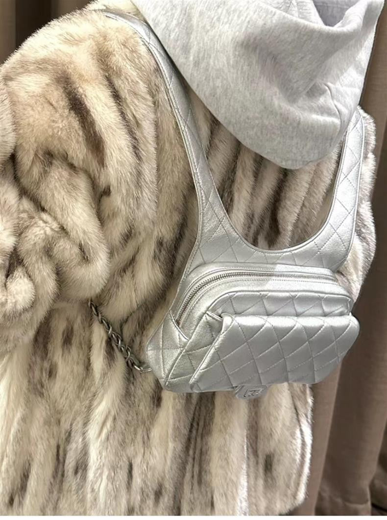 Internet Celebrity Same Style Fashion Versatile Small Chanel Style Diamond Double Shoulder Women's Bag Fashionable Backpack Japanese and Korean Style Women's Bag New Trendy