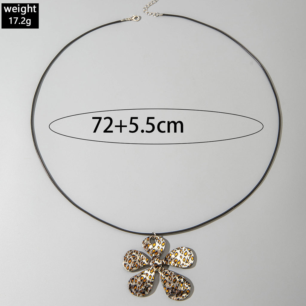 European and American New Style Personality Mesh Round Pendant Necklace for Women Elegant Simple Textured Round Pendant Rope Chain Necklace