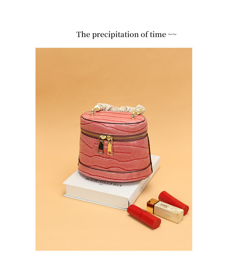 New Cowhide Crocodile Pattern Women's Bag Small Bucket Bag Retro Trendy Fashion Single Shoulder Bag Crossbody Handbag for Women