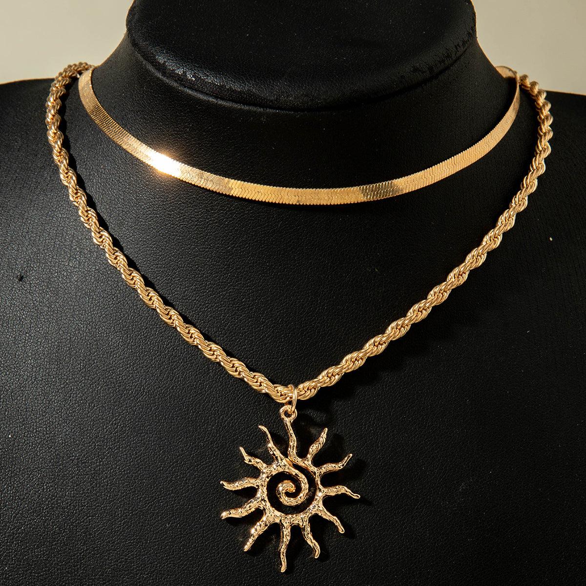 European and American Fashion Jewelry Double Layer Stacked Sunflower Pendant Necklace Simple Flat Snake Necklace Wholesale