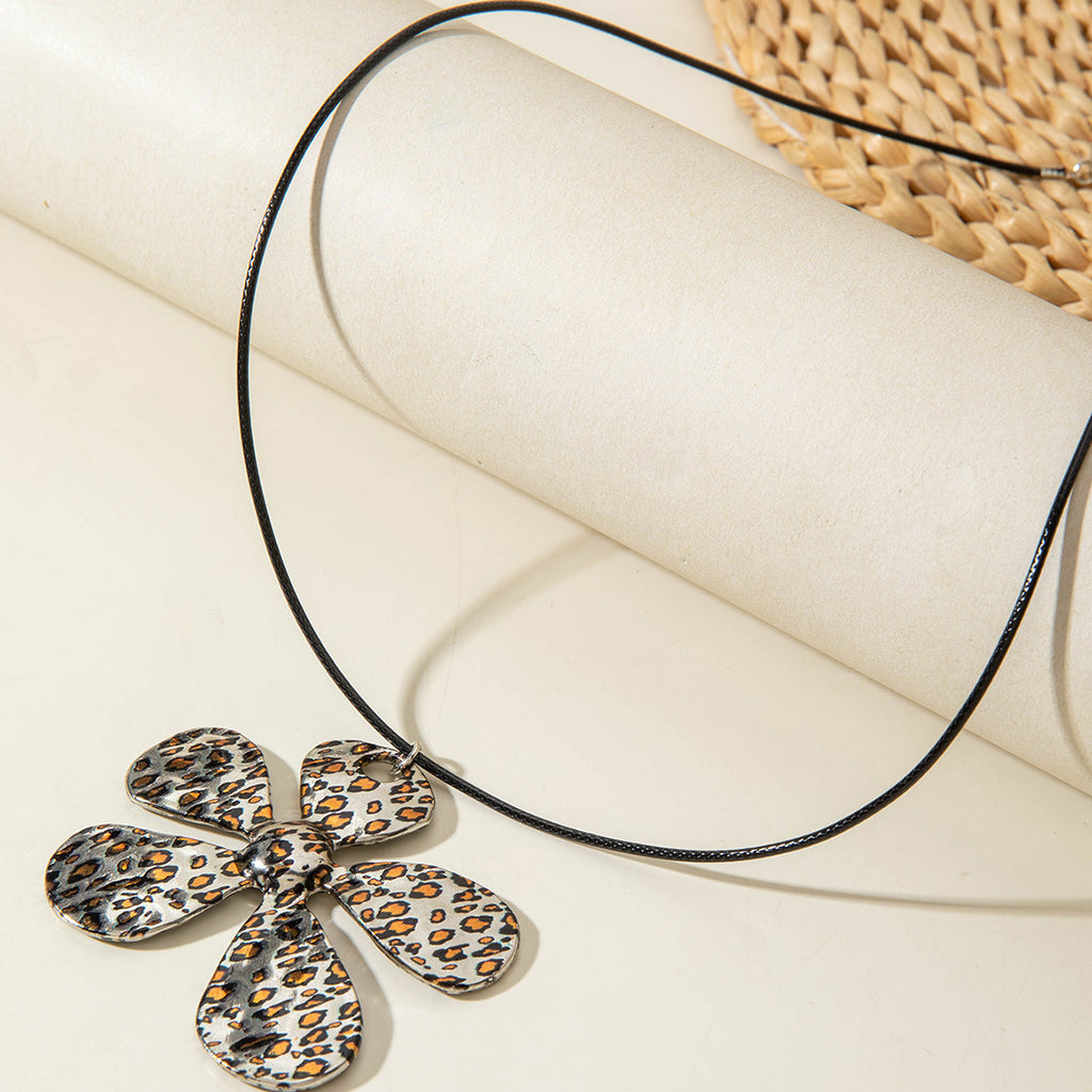 European and American New Style Personality Mesh Round Pendant Necklace for Women Elegant Simple Textured Round Pendant Rope Chain Necklace