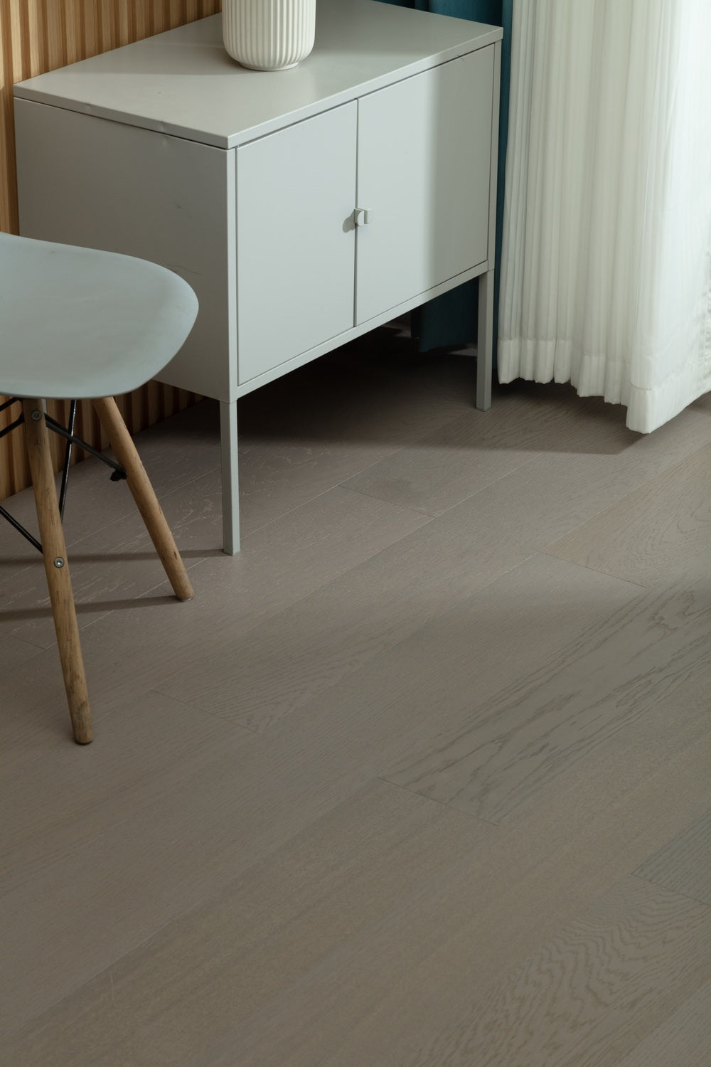 SK 1203 Full Birch Multi-layer Fire-Retardant Substrate Solid Wood Oak Veneer 1.2mm Scratch-resistant Engineered Flooring