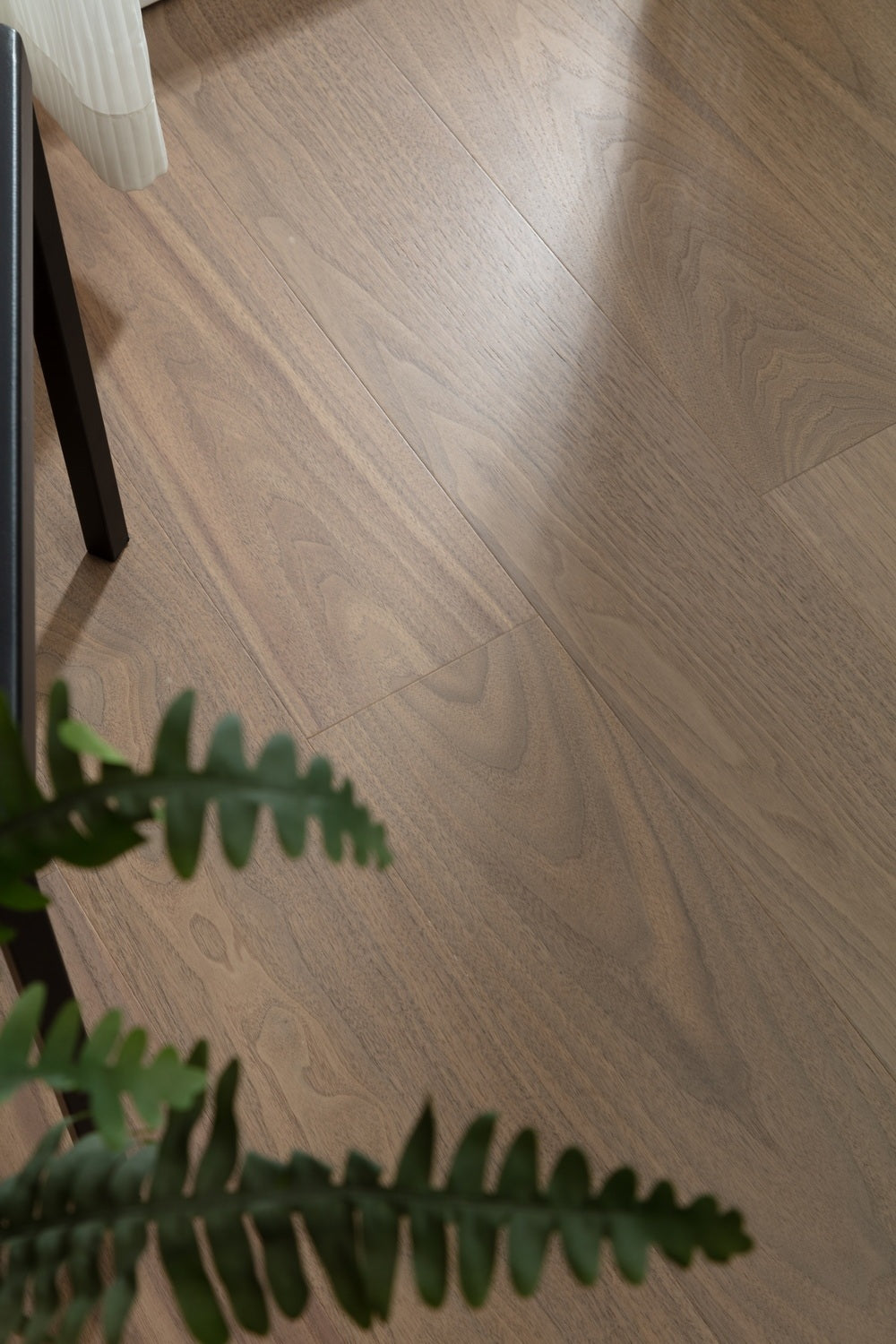 SK 1205 Full Birch Multi-layer Fire-Retardant Substrate Solid Wood Black Walnut Veneer 1.2mm Scratch-resistant Engineered Flooring