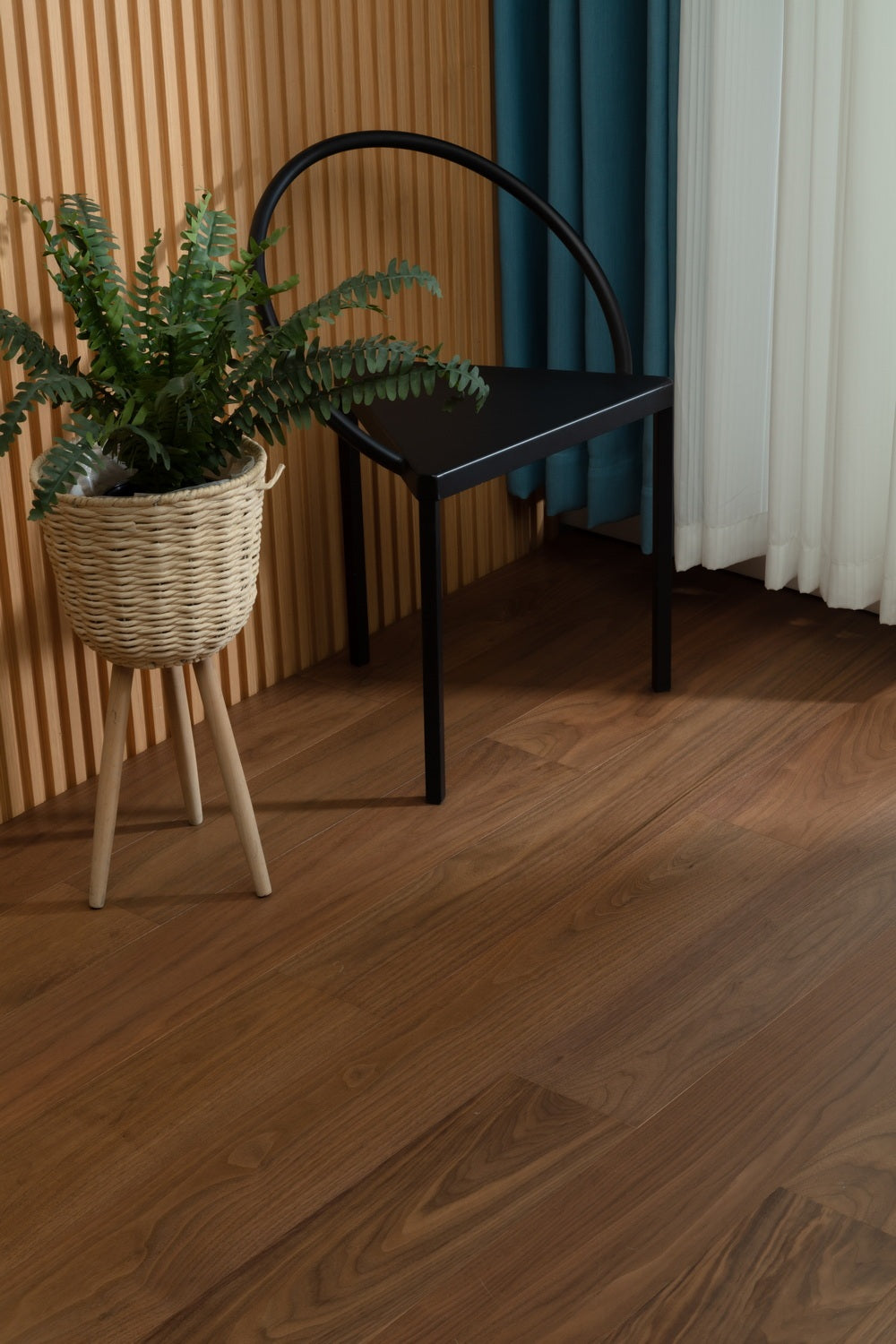 SK 1206 Full Birch Multi-layer Fire-Retardant Substrate Solid Wood Black Walnut Veneer 1.2mm Scratch-resistant Engineered Flooring