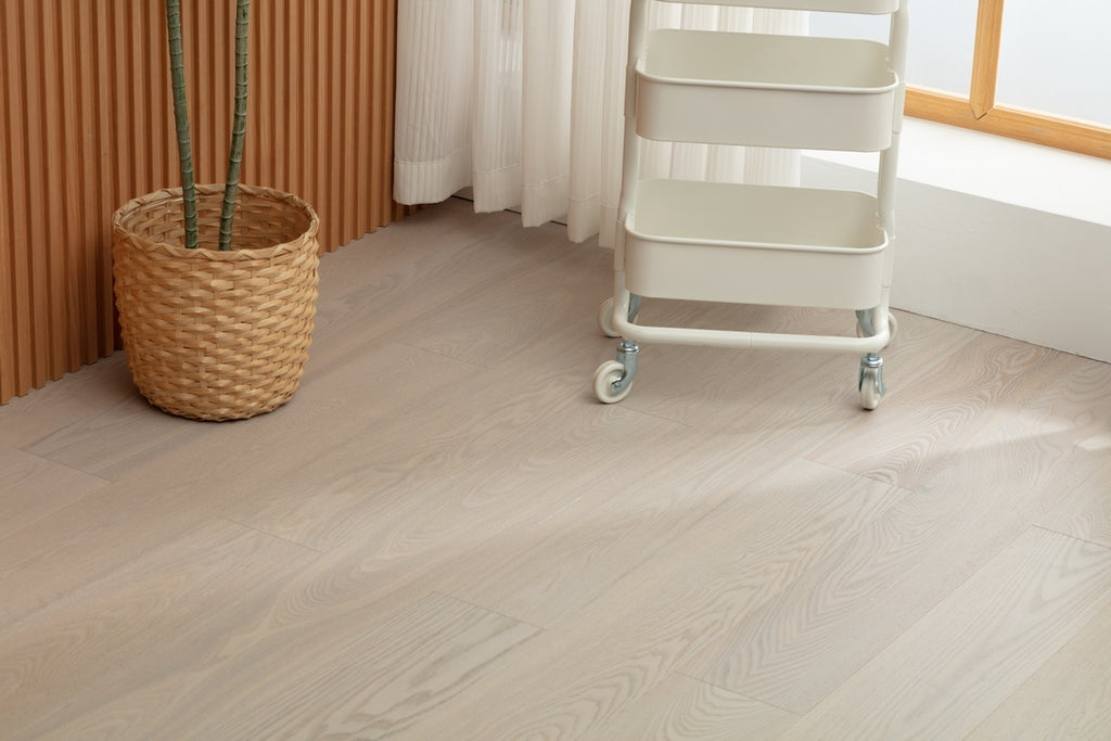 SC1211 New 3-layer Core Solid Wood European Oak Veneer 1.2mm Skid-resistant Click lock Joint Engineered Flooring