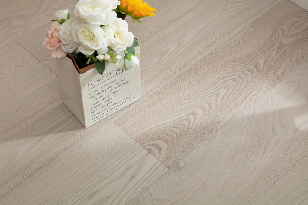 SC1211 New 3-layer Core Solid Wood European Oak Veneer 1.2mm Skid-resistant Click lock Joint Engineered Flooring