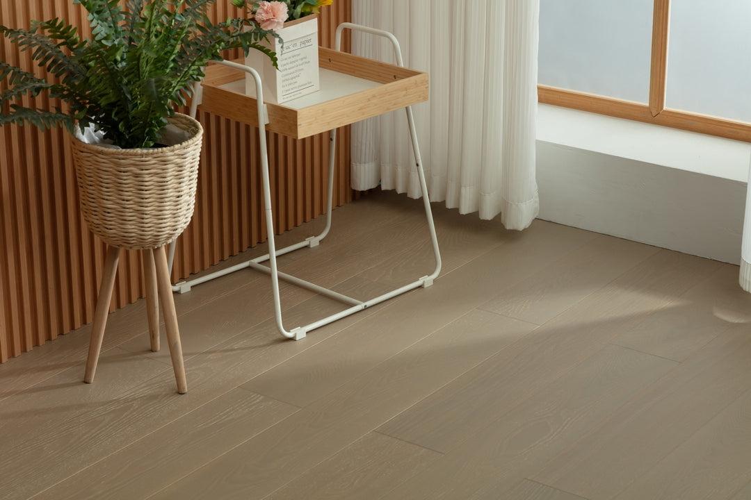 SK 1216 Full Birch Multi-layer Fire-Retardant Substrate Solid Wood European Oak Veneer 1.2 mm  Scratch-resistant  Engineered Flooring