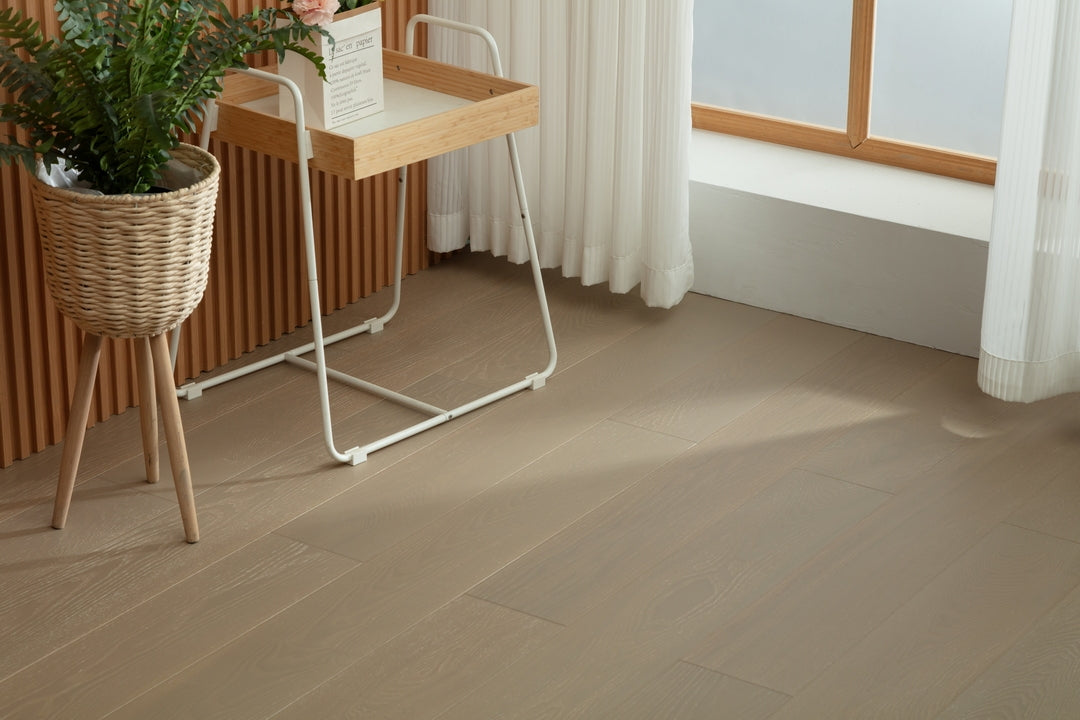 SK 1216 Full Birch Multi-layer Fire-Retardant Substrate Solid Wood European Oak Veneer 1.2 mm  Scratch-resistant  Engineered Flooring