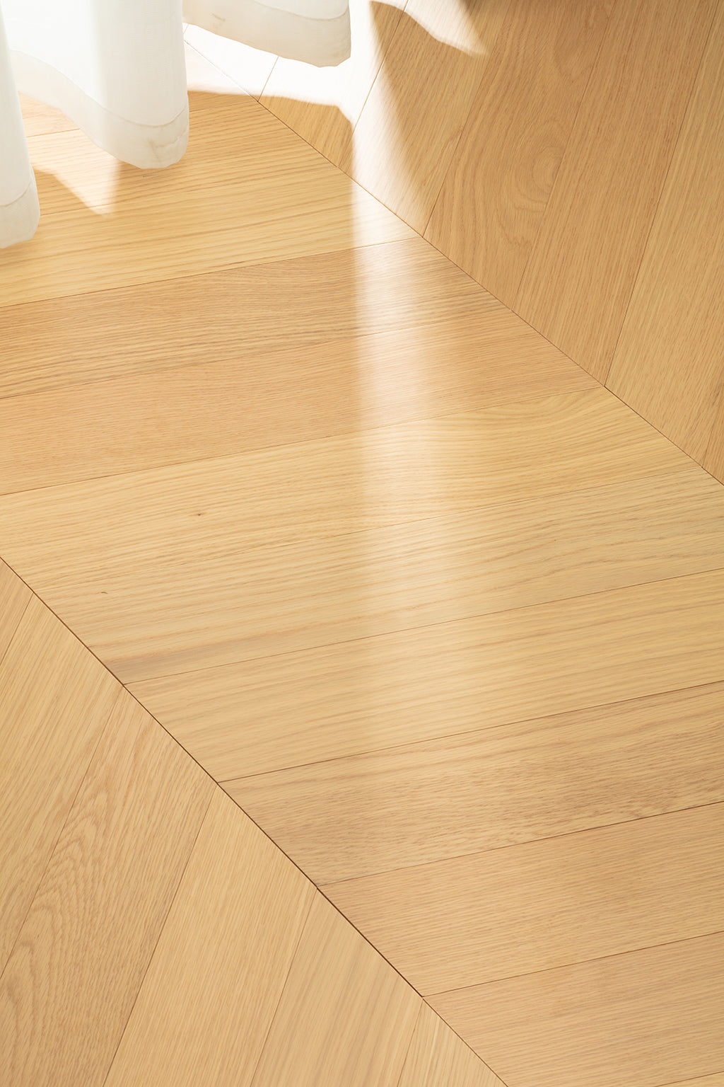 9505 Chevron Art Parquet Full Birch Multi-layer Core Solid Wood Oak Veneer  Engineered Flooring