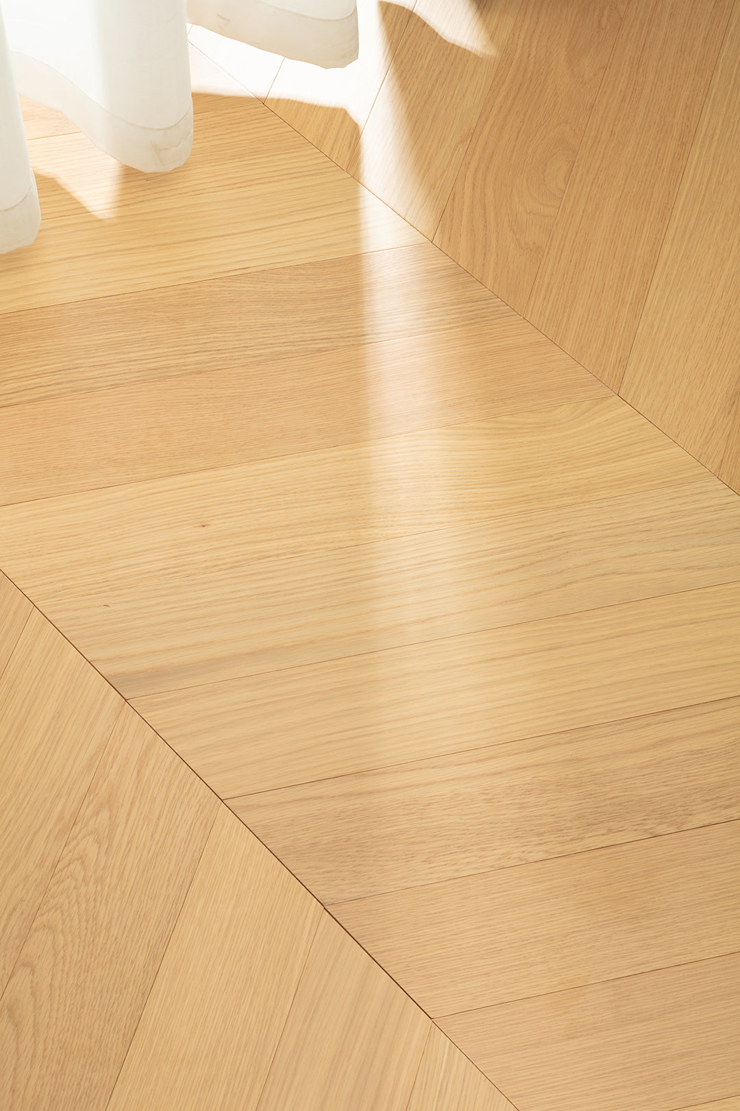 9505 Chevron Art Parquet Full Birch Multi-layer Core Solid Wood Oak Veneer  Engineered Flooring