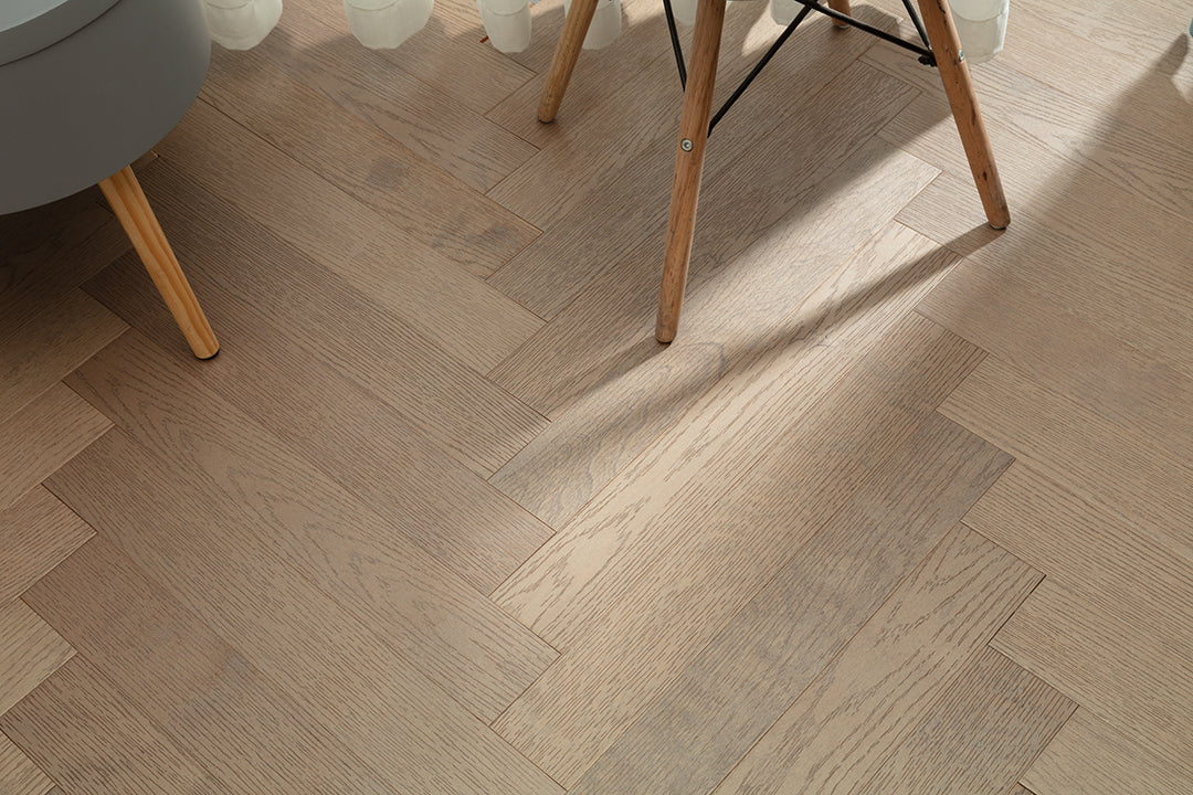 9208 Herringbone Art Parquet Metallic UV Finish Full Birch Multi-layer Core Solid Wood Oak Veneer Brushed Engineered Flooring
