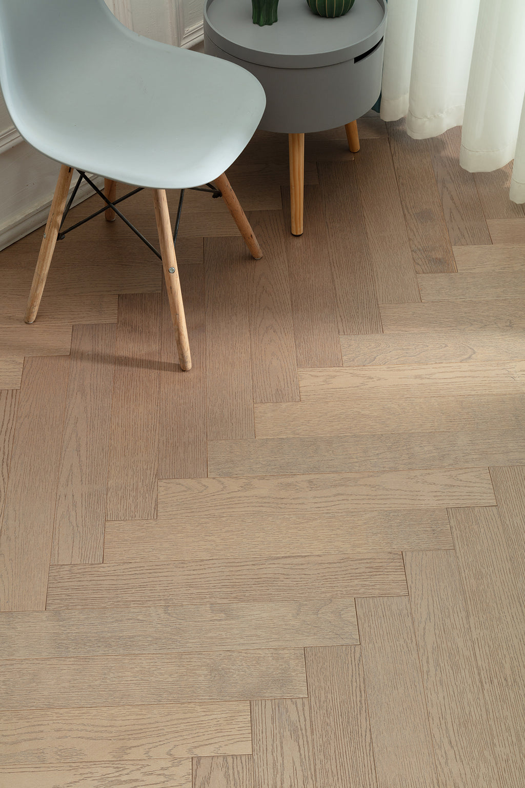 9208 Herringbone Art Parquet Metallic UV Finish Full Birch Multi-layer Core Solid Wood Oak Veneer Brushed Engineered Flooring