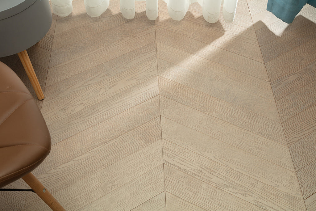 9508 Chevron Art Parquet Metallic UV Finish Full Birch Multi-layer Core Solid Wood Oak Veneer Engineered Flooring