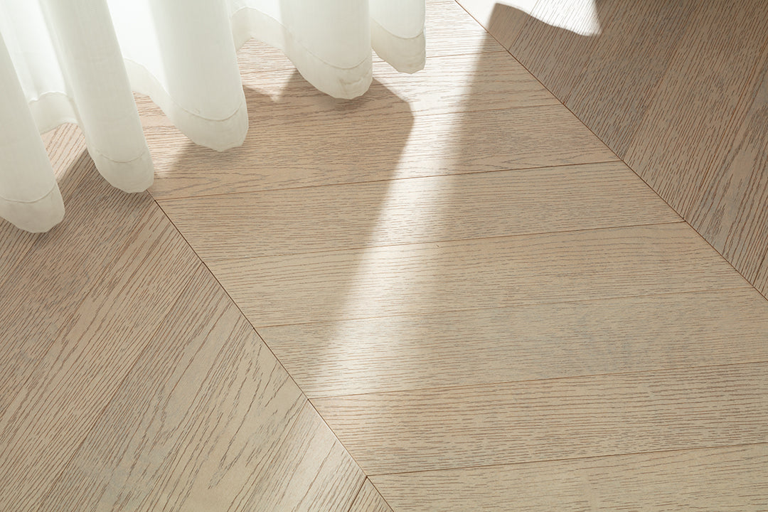 9508 Chevron Art Parquet Metallic UV Finish Full Birch Multi-layer Core Solid Wood Oak Veneer Engineered Flooring