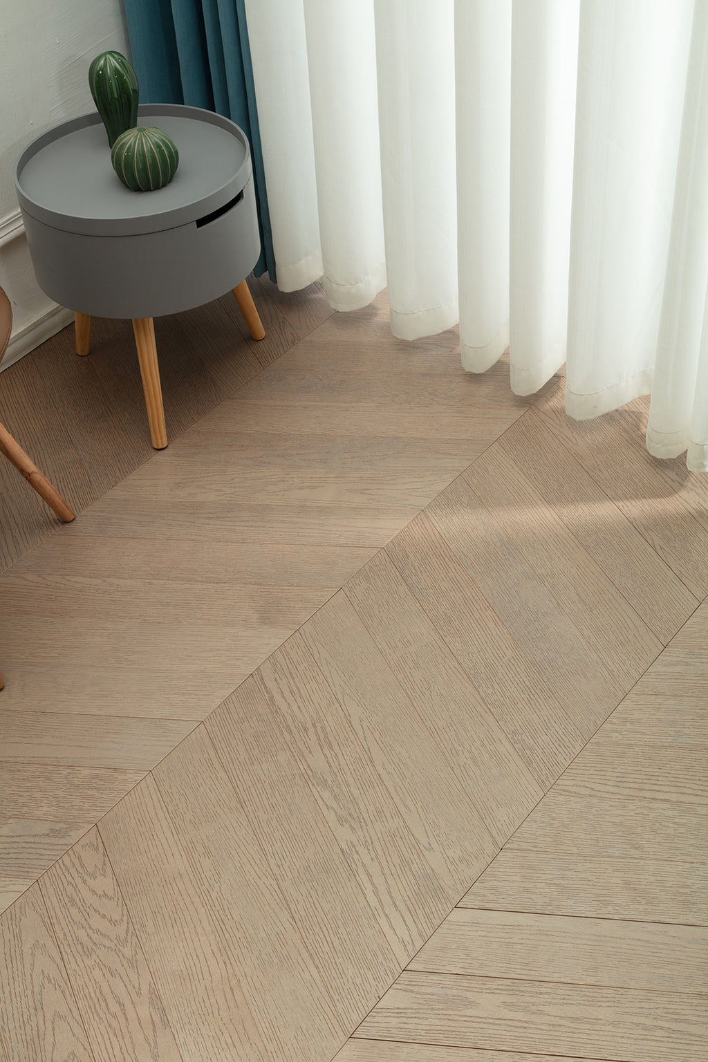 9508 Chevron Art Parquet Metallic UV Finish Full Birch Multi-layer Core Solid Wood Oak Veneer Engineered Flooring