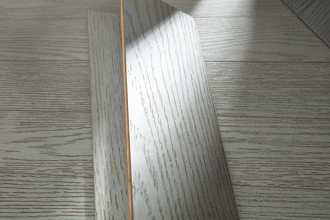 9509 Chevron Art Parquet Metallic UV Finish Full Birch Multi-layer Core Solid Wood Oak Veneer Engineered Flooring