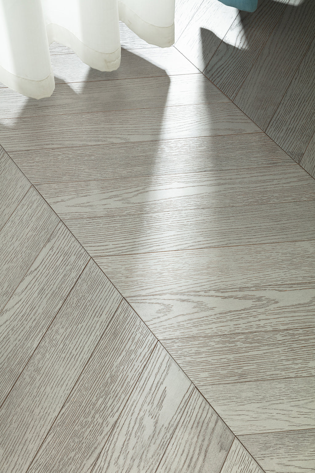 9509 Chevron Art Parquet Metallic UV Finish Full Birch Multi-layer Core Solid Wood Oak Veneer Engineered Flooring