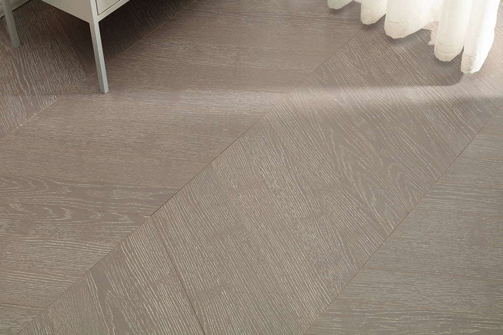 9512 Chevron Art Parquet  Full Birch Multi-layer Core Solid Wood Oak Veneer Brushed Engineered Flooring