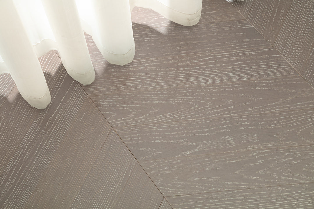 9512 Chevron Art Parquet  Full Birch Multi-layer Core Solid Wood Oak Veneer Brushed Engineered Flooring