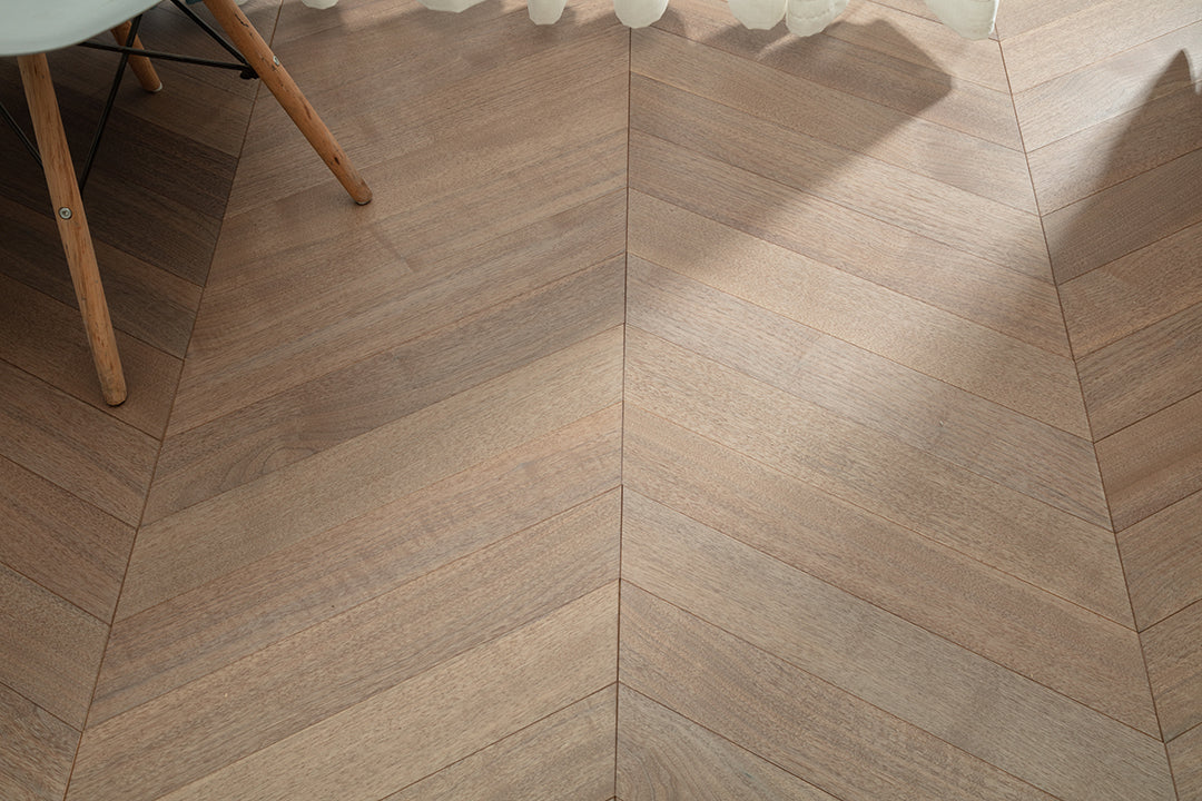 9515 Chevron Art Parquet Metallic UV Finish Full Birch Multi-layer Core Solid Wood Black Walnut Veneer  Engineered Flooring