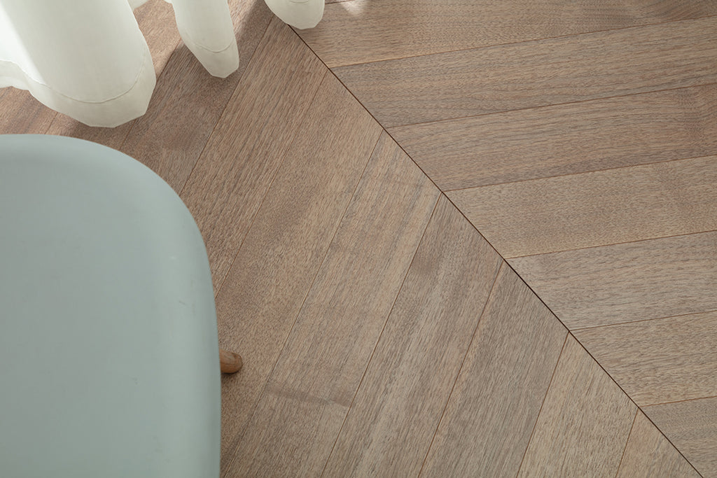 9515 Chevron Art Parquet Metallic UV Finish Full Birch Multi-layer Core Solid Wood Black Walnut Veneer  Engineered Flooring