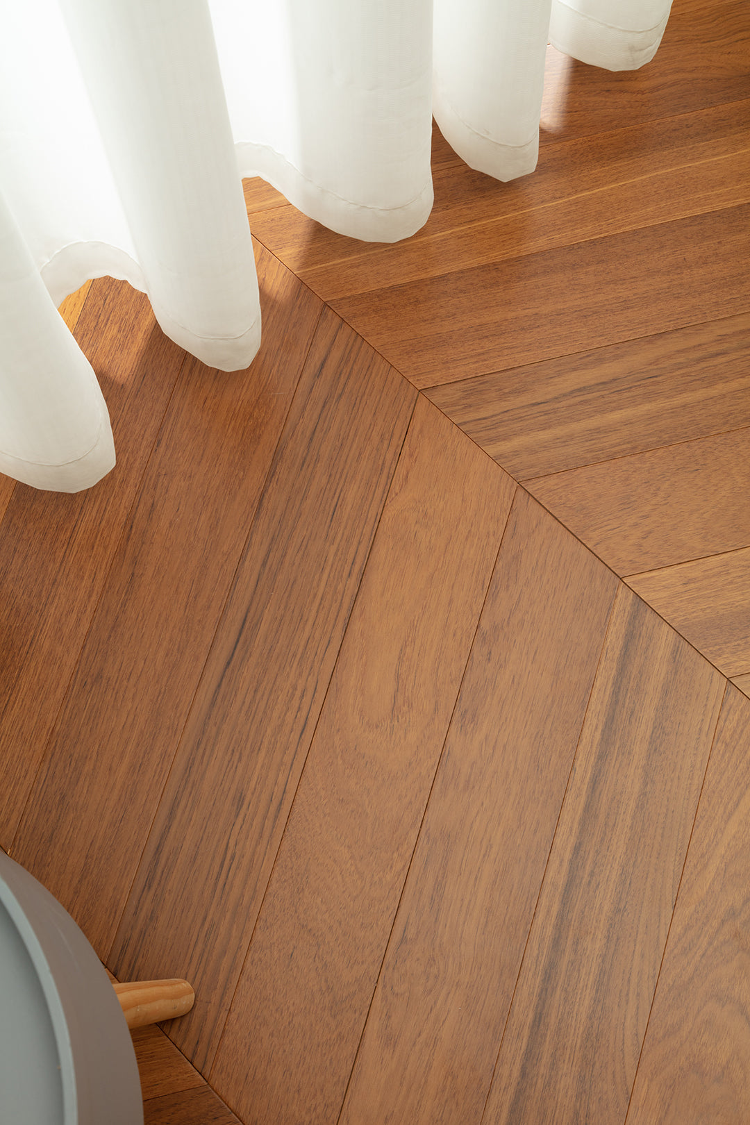 9517 Chevron Art Parquet  Full Birch Multi-layer Core Solid Wood Teak Veneer Engineered Flooring