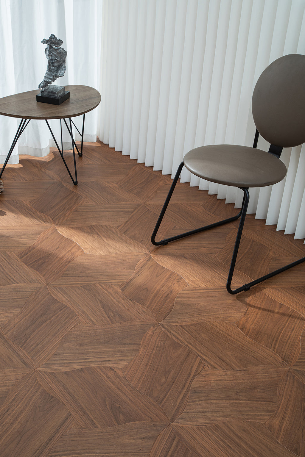 YXPH01 Quatrefoil Contour Art Parquet Full Birch Multi-layer Core Solid Wood Black Walnut Veneer Flush Joint Engineered Flooring