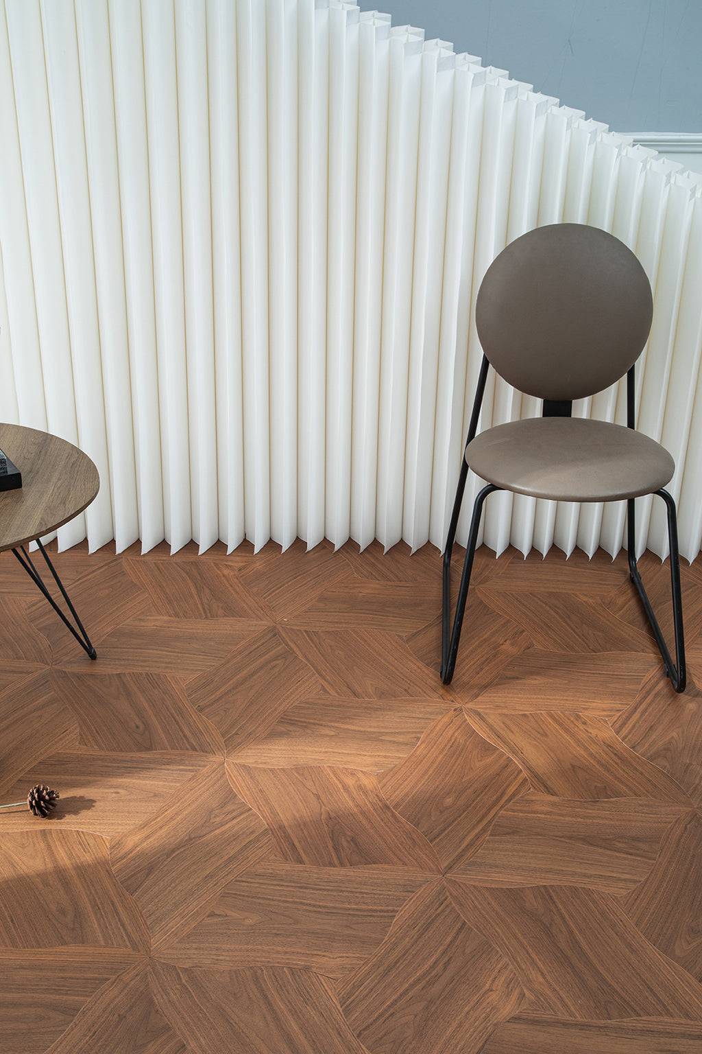YXPH01 Quatrefoil Contour Art Parquet Full Birch Multi-layer Core Solid Wood Black Walnut Veneer Flush Joint Engineered Flooring