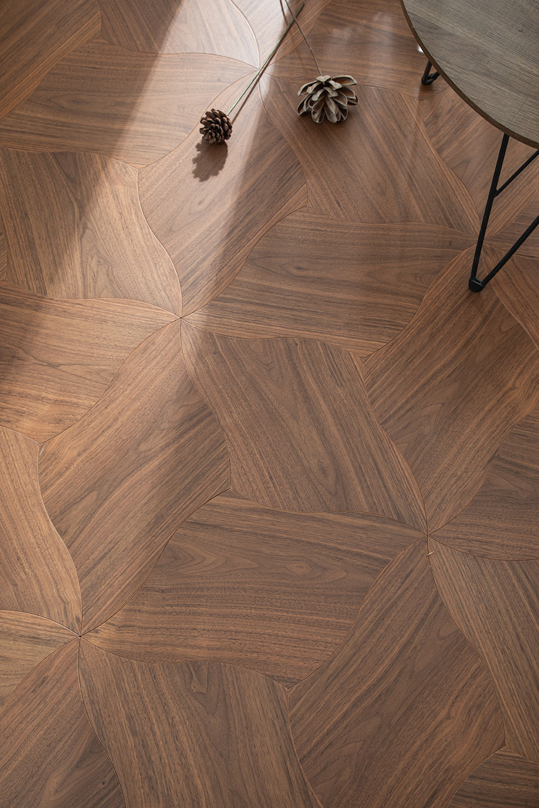 YXPH01 Quatrefoil Contour Art Parquet Full Birch Multi-layer Core Solid Wood Black Walnut Veneer Flush Joint Engineered Flooring
