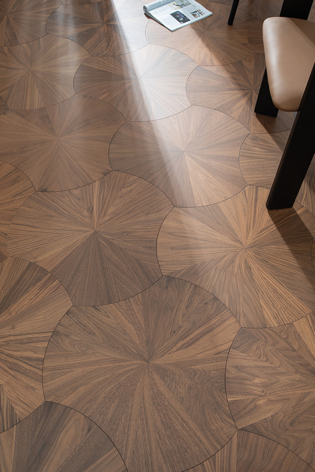 YXPH02 Sunburst Contour Art Parquet Full Birch Multi-layer Core Solid Wood Black Walnut Veneer Flush Joint Engineered Flooring