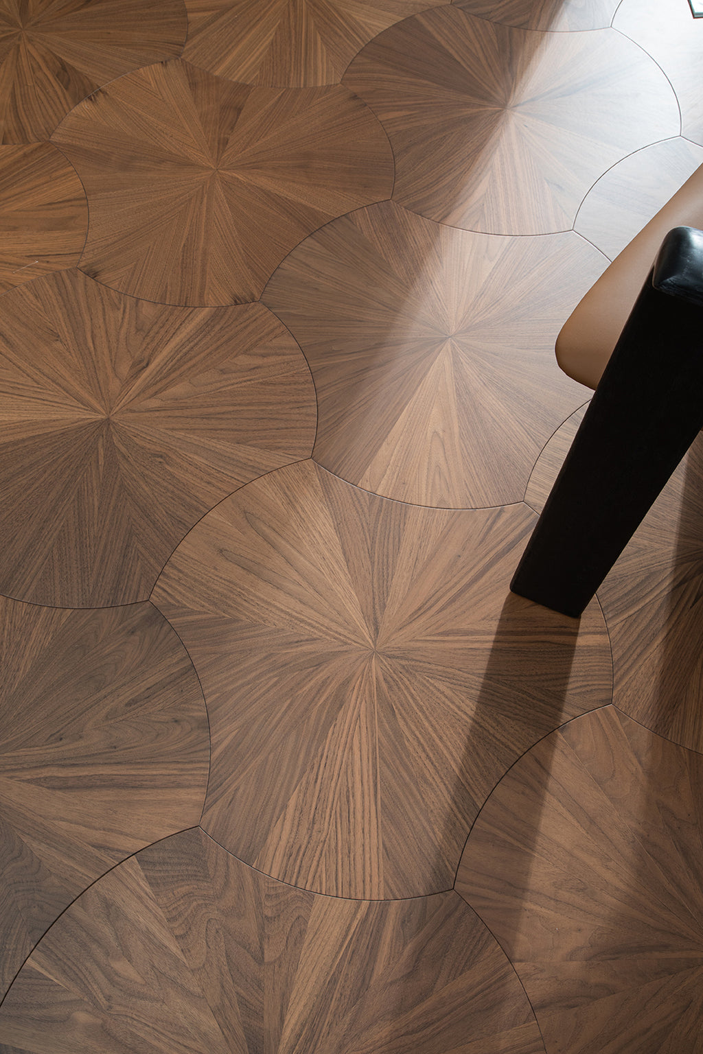 YXPH02 Sunburst Contour Art Parquet Full Birch Multi-layer Core Solid Wood Black Walnut Veneer Flush Joint Engineered Flooring