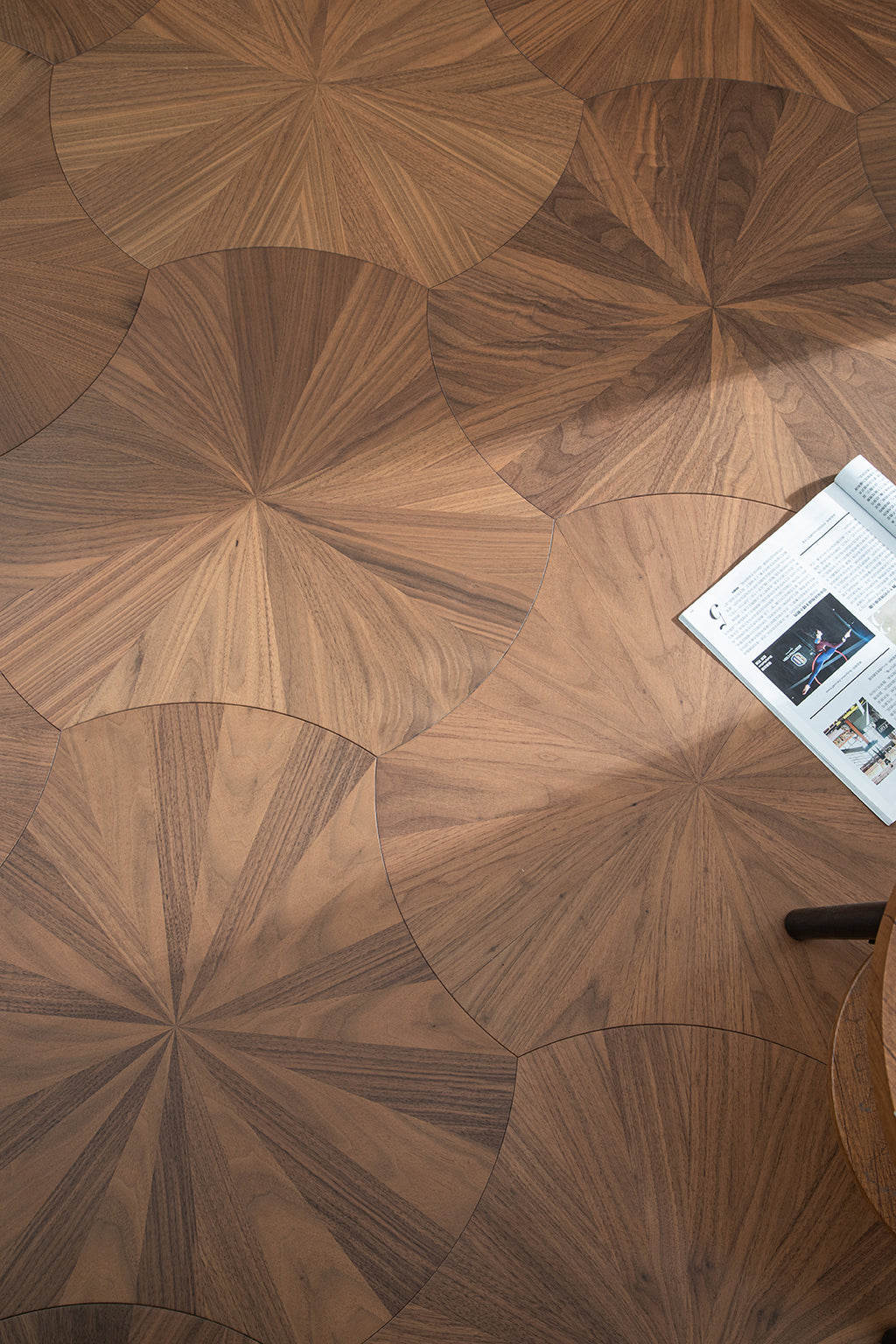 YXPH02 Sunburst Contour Art Parquet Full Birch Multi-layer Core Solid Wood Black Walnut Veneer Flush Joint Engineered Flooring