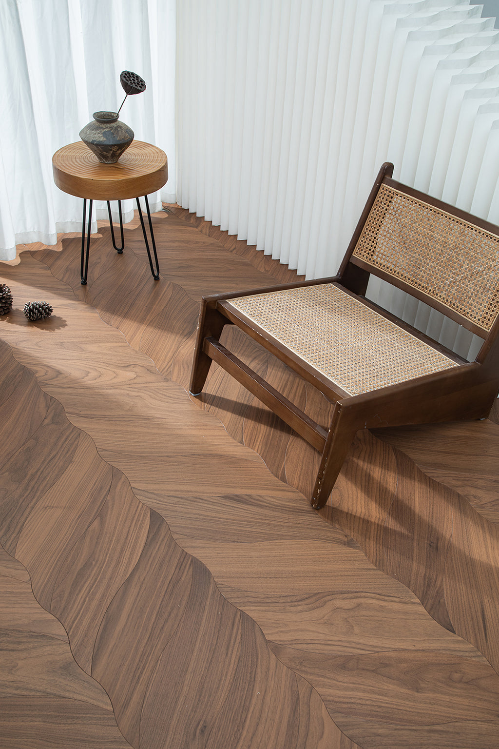 YXPH05 Petal Contour Art Parquet Full Birch Multi-layer Core Solid Wood Black Walnut Veneer Flush Joint Engineered Flooring
