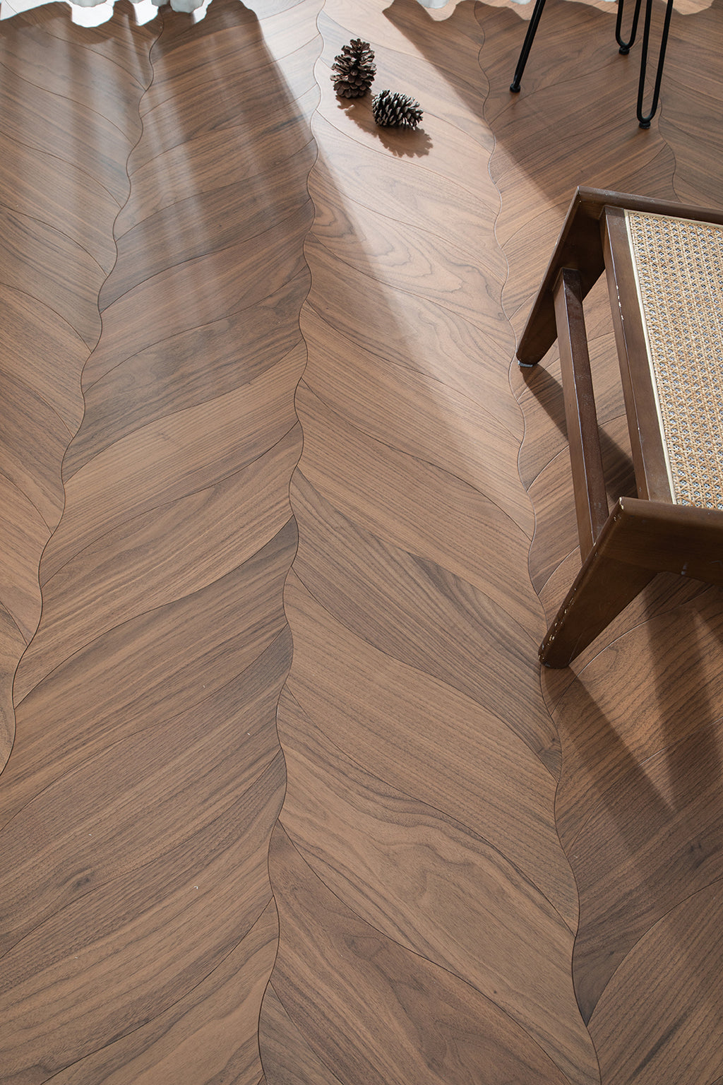 YXPH05 Petal Contour Art Parquet Full Birch Multi-layer Core Solid Wood Black Walnut Veneer Flush Joint Engineered Flooring