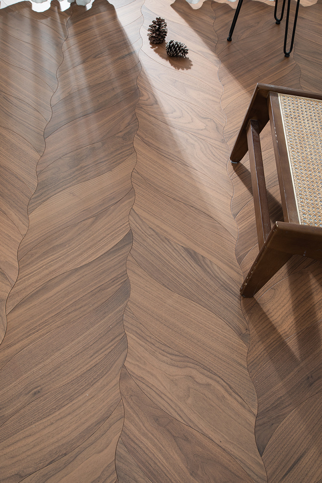 YXPH05 Petal Contour Art Parquet Full Birch Multi-layer Core Solid Wood Black Walnut Veneer Flush Joint Engineered Flooring