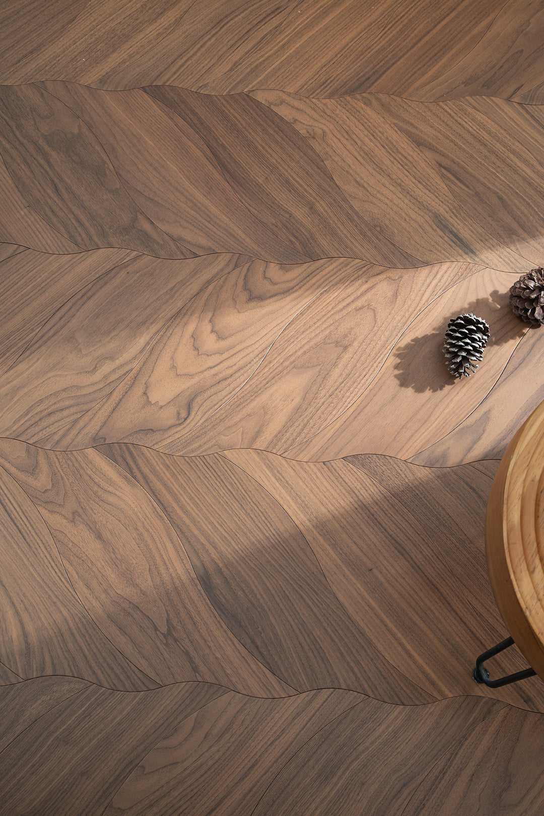 YXPH05 Petal Contour Art Parquet Full Birch Multi-layer Core Solid Wood Black Walnut Veneer Flush Joint Engineered Flooring