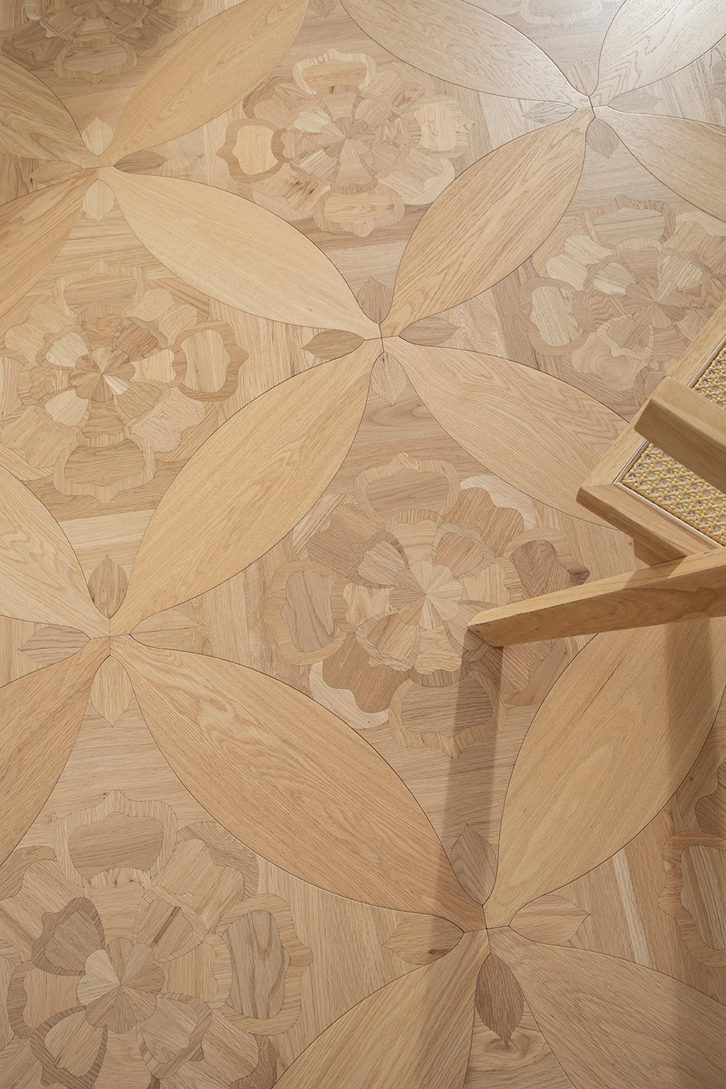 YXPX633 Oak Graceful Floral Leaf Marquetry Parquet Flooring | Princess Anne Series