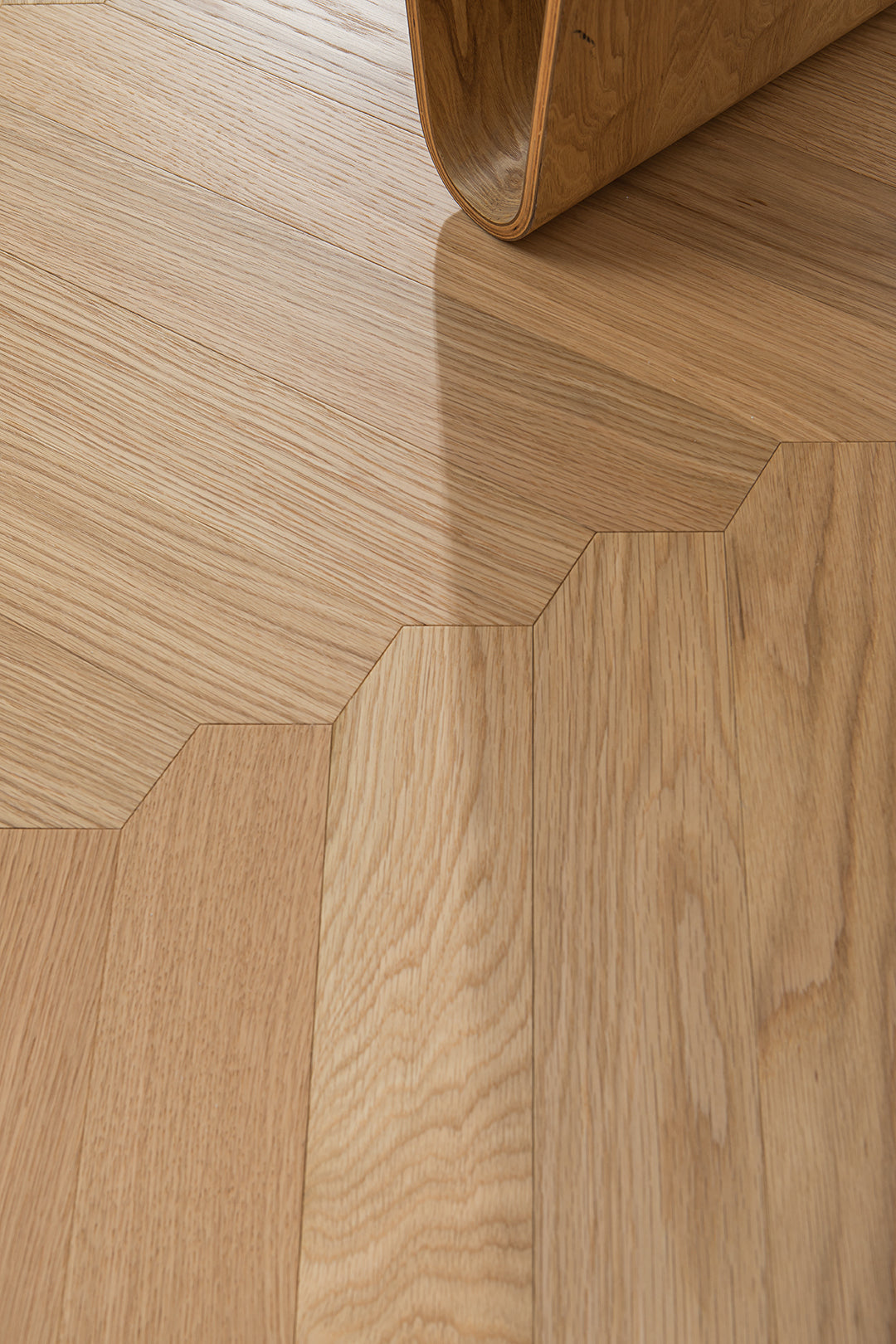 YXPX638 Natural Oak Wide Herringbone Flowing Ribbon-Like Parquet Flooring | Ribbon Series