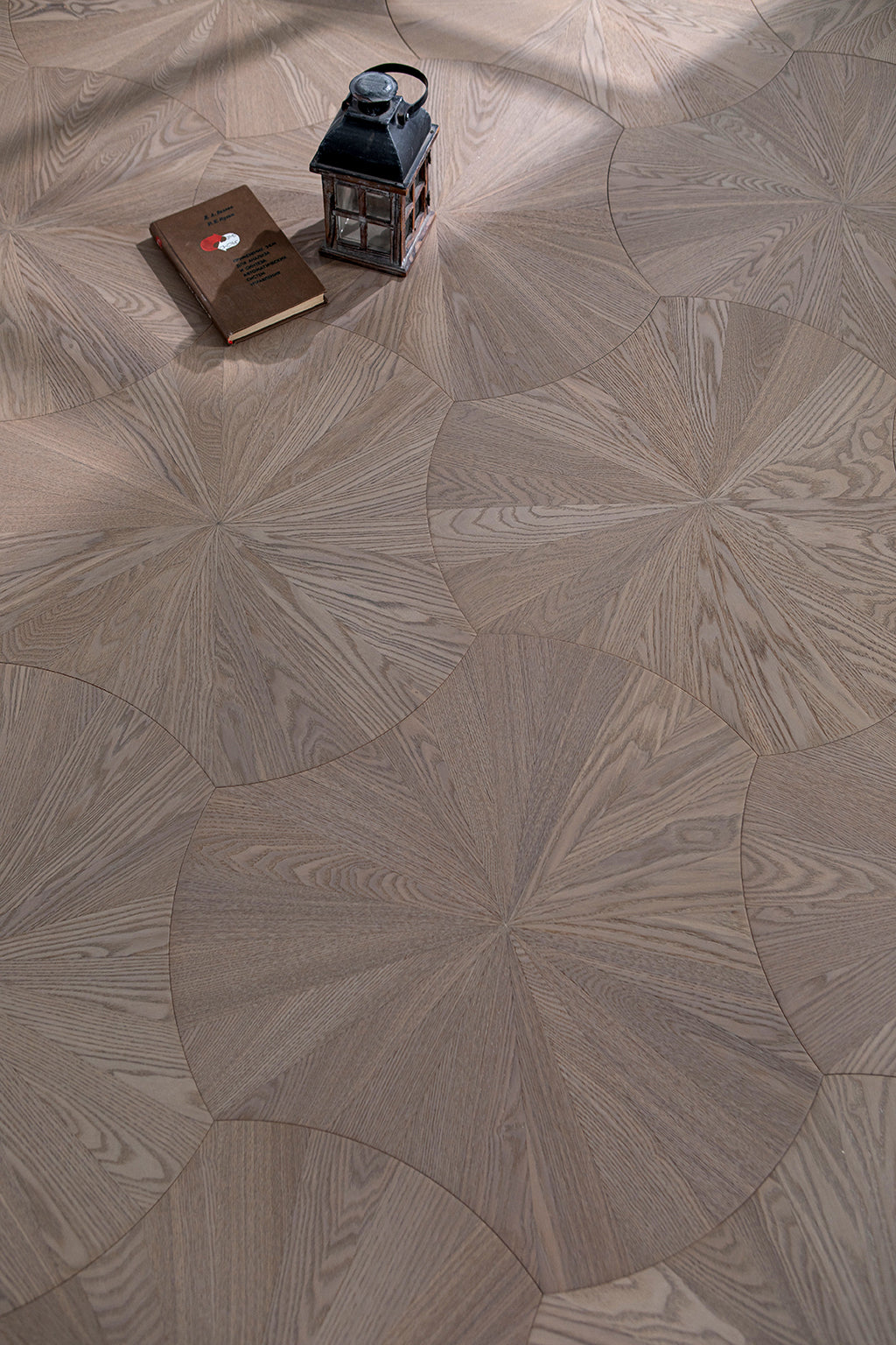 YXPS201 European Oak Circular Radial Pattern Parquet Flooring | Lotus Leaf Series
