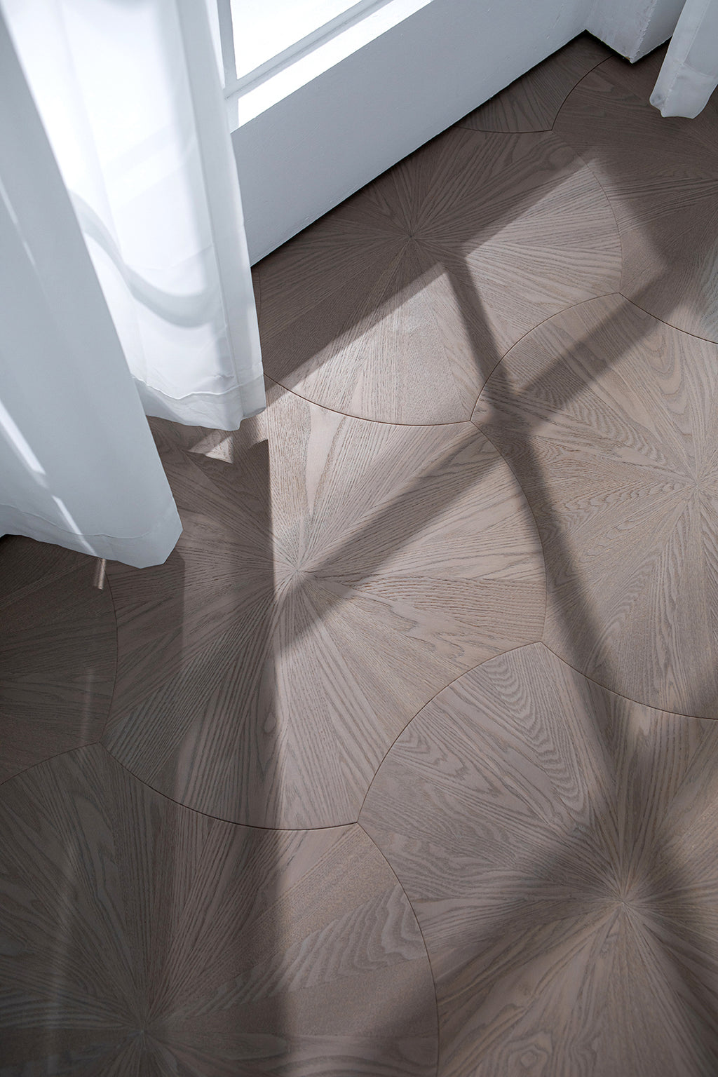 YXPS202 European Oak Circular Radial Pattern Parquet Flooring | Lotus Leaf Series