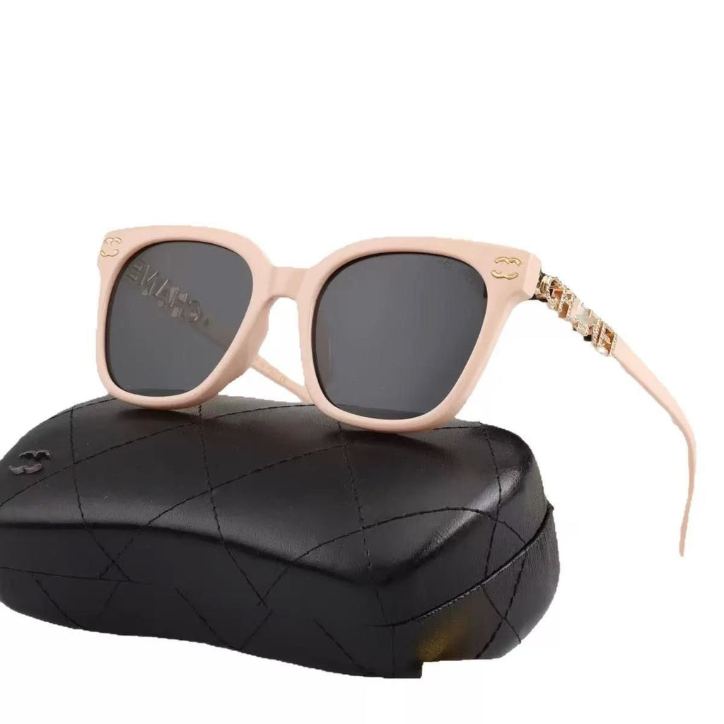 New Chanel Black Warrior Plain Mirror Sunglasses for Women with Lettered Temples, Everyday Versatile Non-Prescription Glasses Wholesale