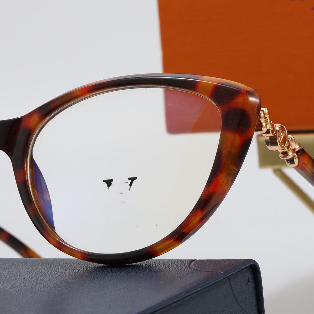 Lujia Small Cat Eye Prescription Glasses for Students tr90Wholesale Eyeglass Frames for Women, Medium Size, Natural Look, High-end Feel