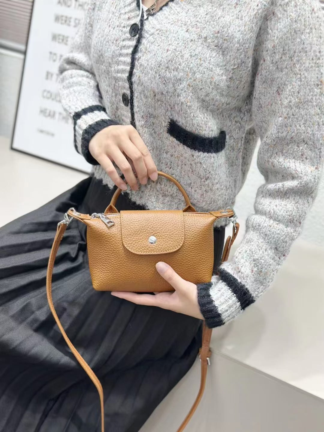 Dumpling Bag Top Layer Cowhide Niche Phone Bag Crossbody Small Bag Casual Genuine Leather Women's Bag Multifunctional Coin Purse