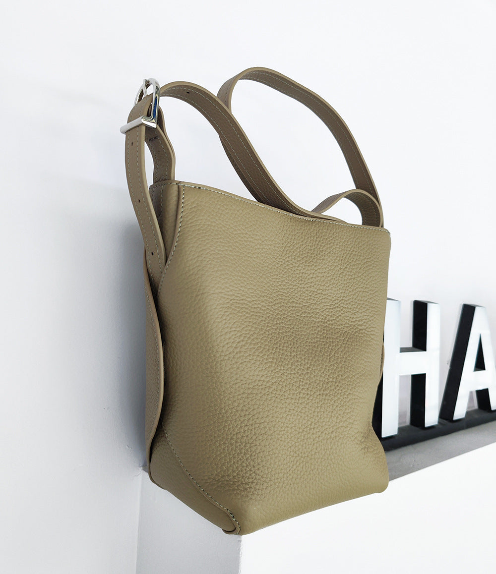 Genuine Leather Women's Bag Fashion Single Shoulder Crossbody New Hot Style High-end Korean Trend Versatile Large Capacity Commuter Bucket Bag