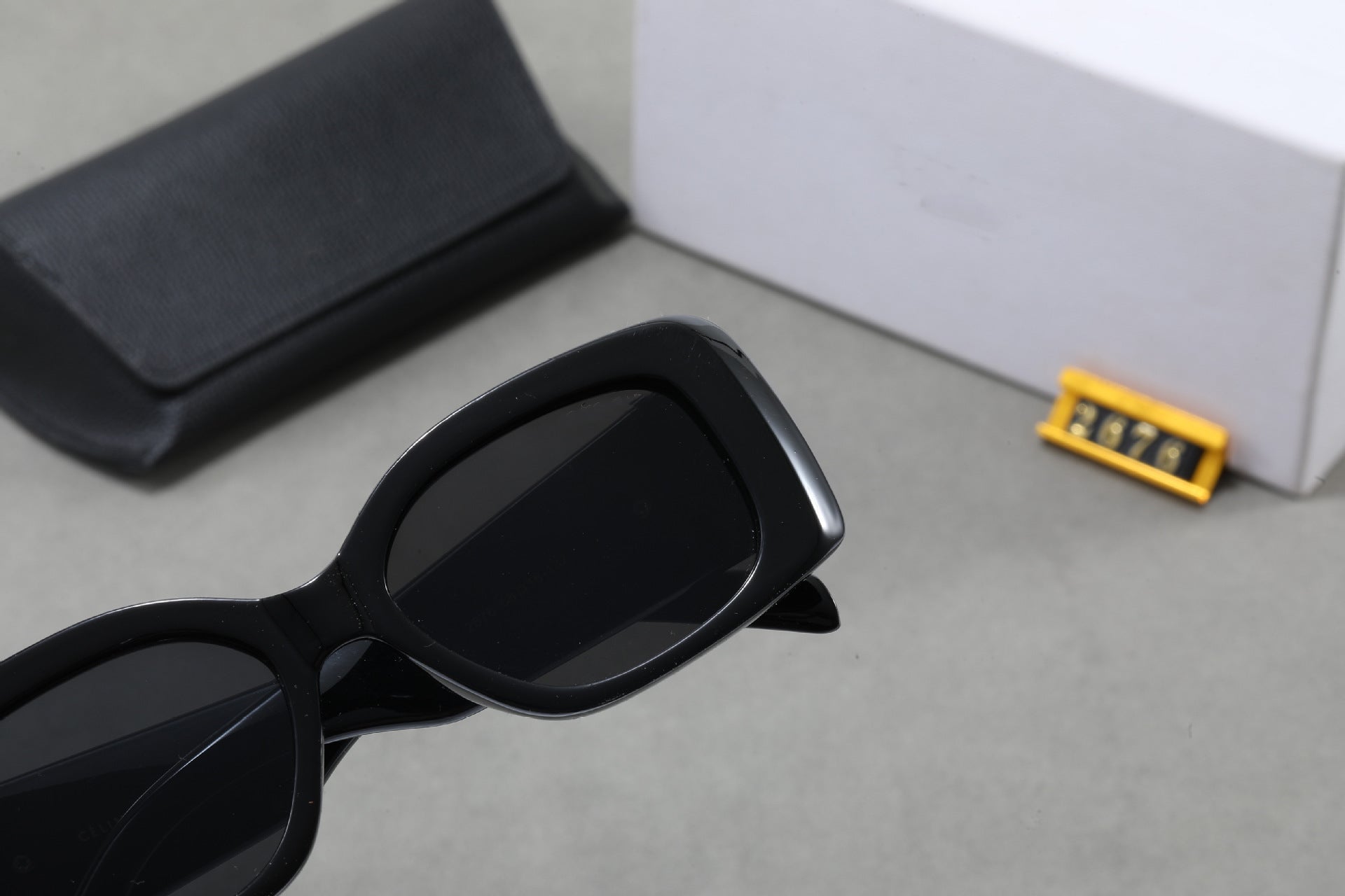 25New Spring Summer Arc de Triomphe Square Frame Face Slimming Sunglasses for Women Large Logo Wide Leg Sun Glasses UV Protection