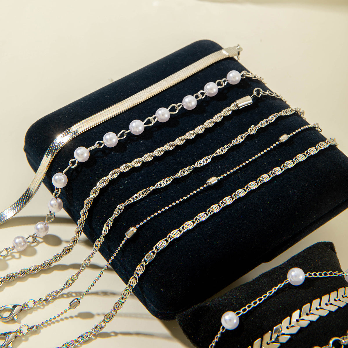 Fashionable Versatile Bracelet with Rhinestones and Imitation Pearl Set Ornament Wholesale Bracelets