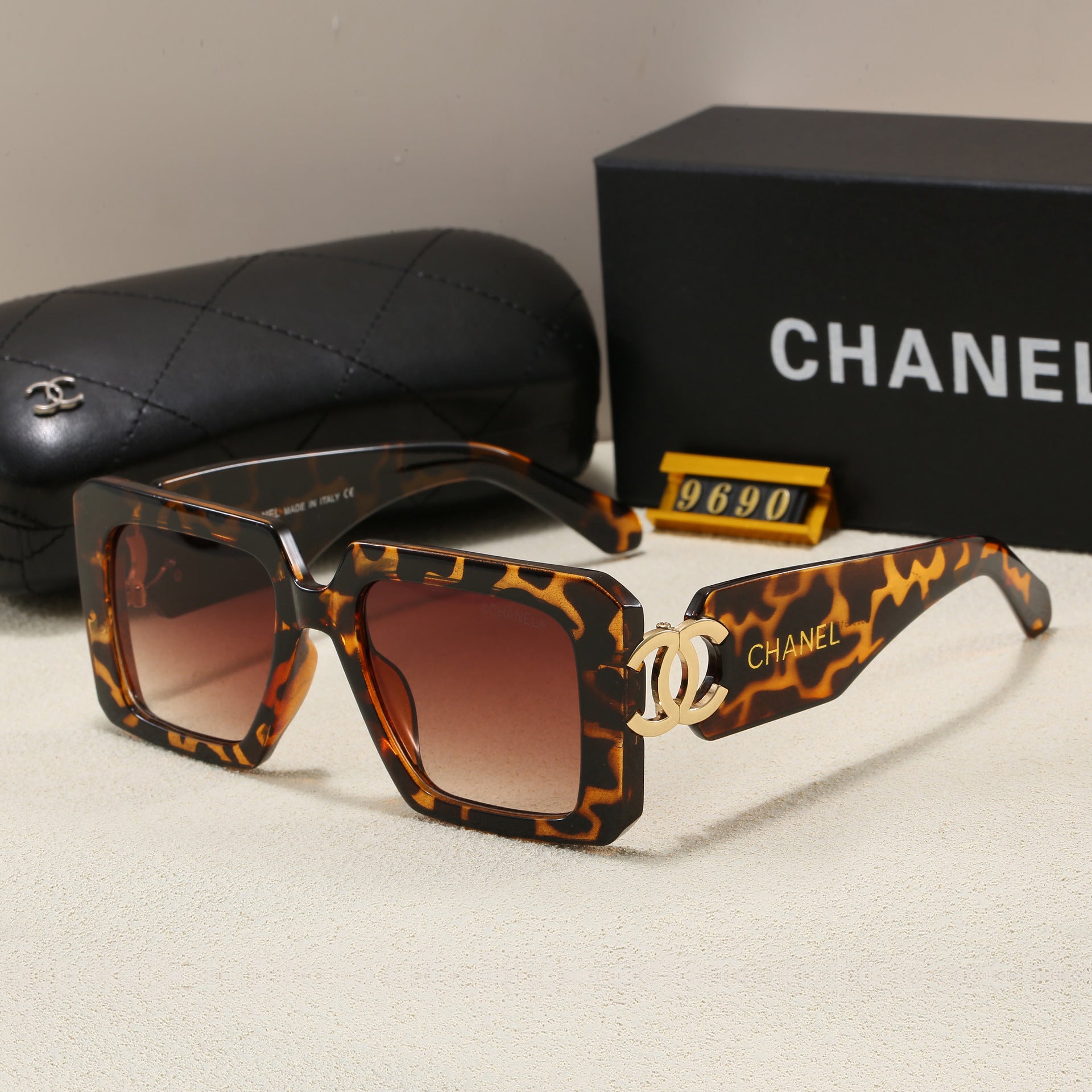 2023New style square frame sunglasses for women ins Trendy Influencer Style Glasses Large Frame High-End Feel Tea Color Sunglasses